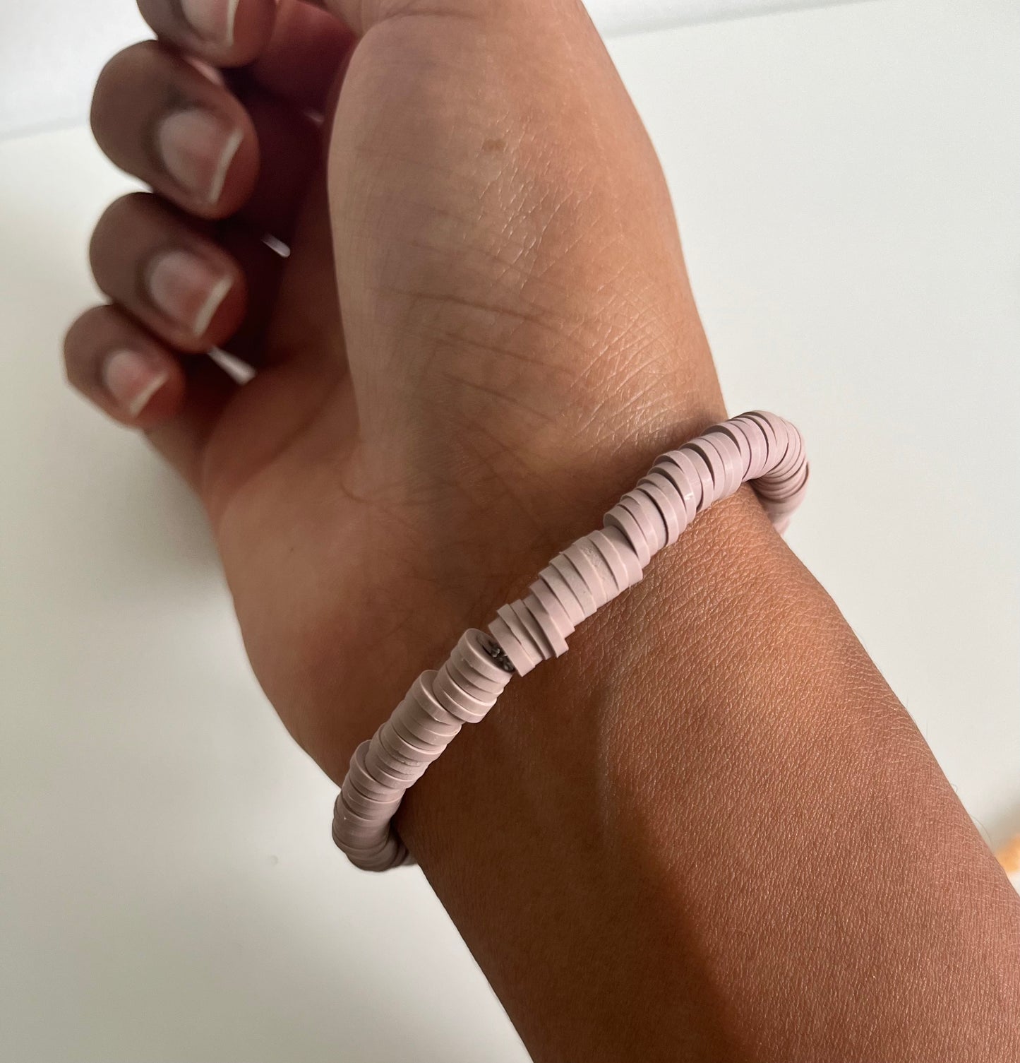 Bracelet blanc et rose poudré heishi