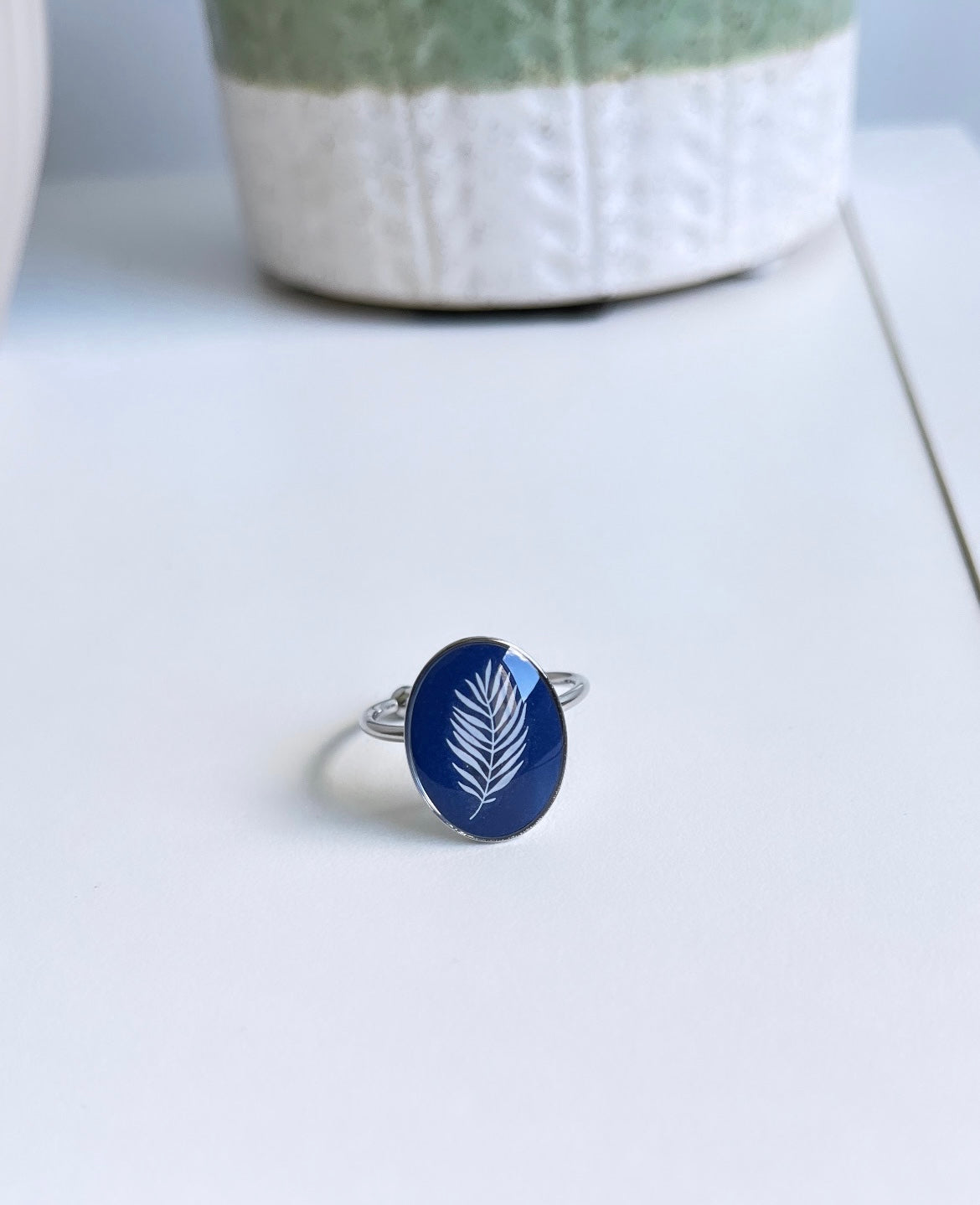 Bague bleu marine feuille