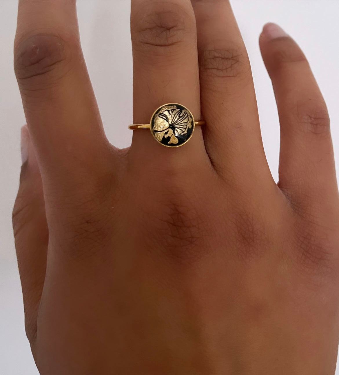 Bague ronde motif fleur