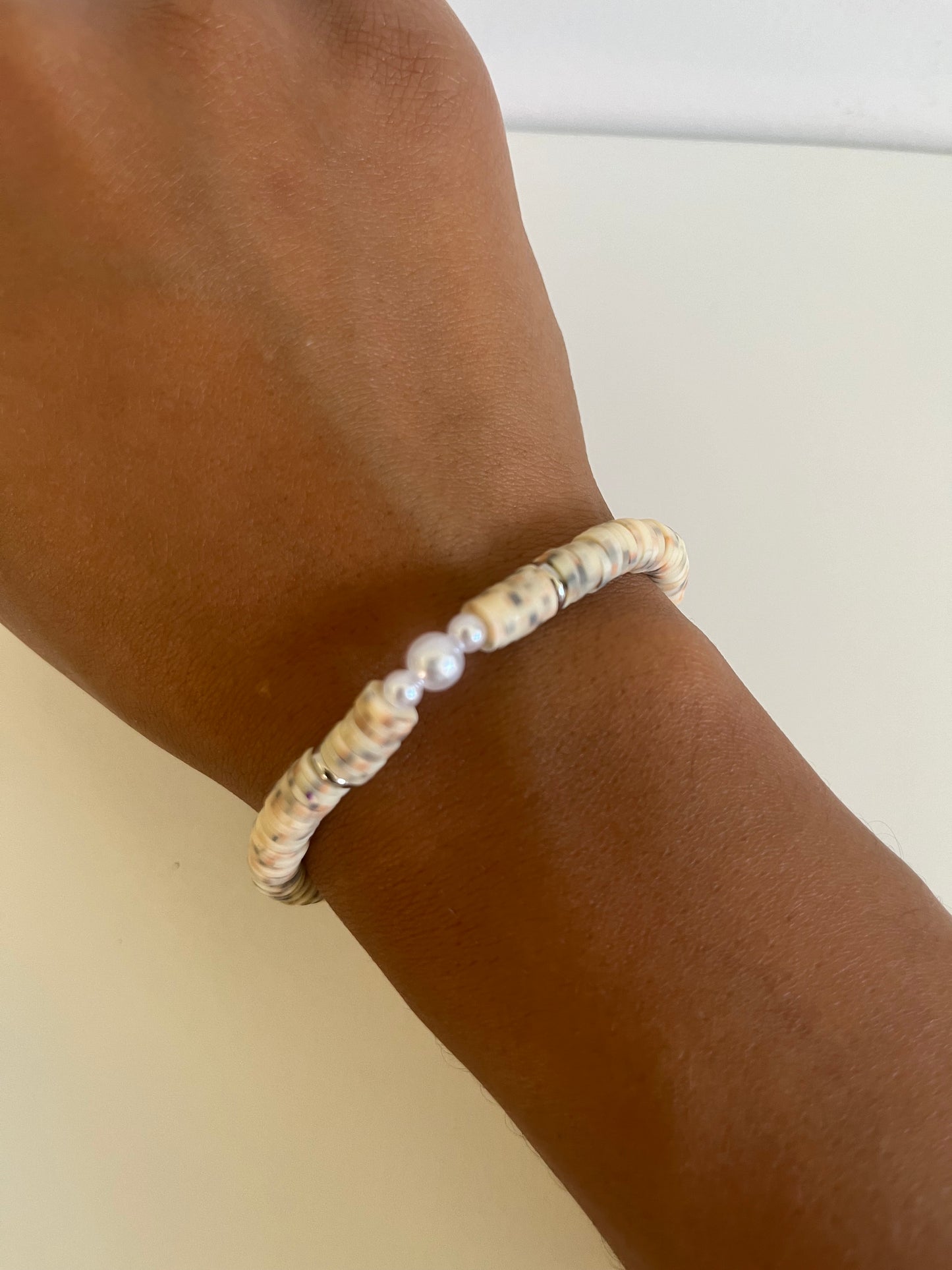 Bracelet beige tacheté