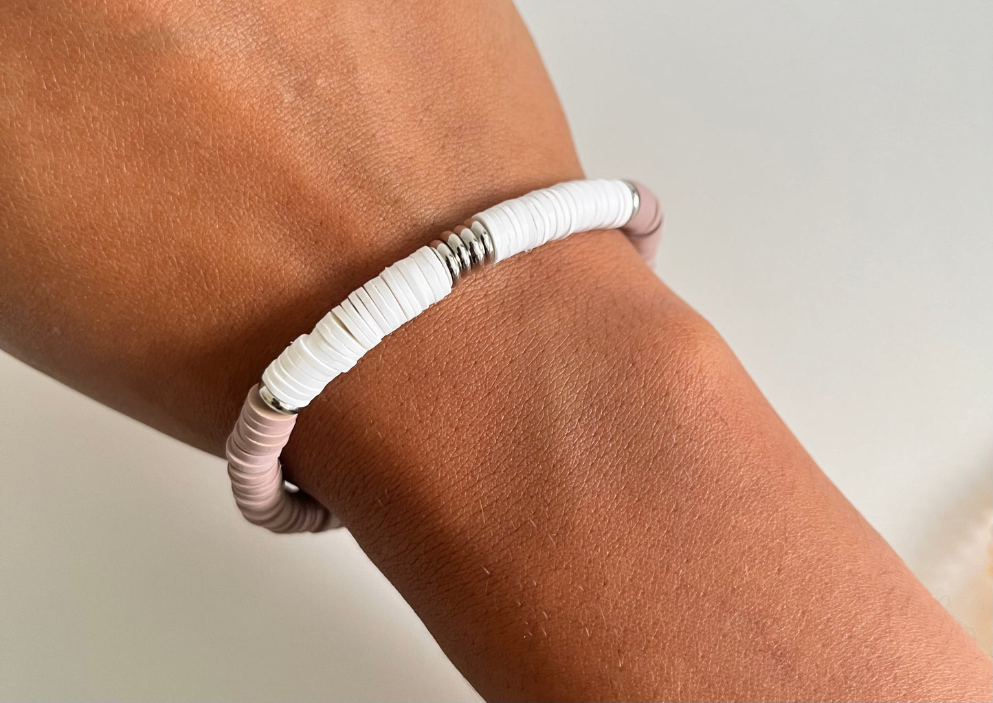 Bracelet blanc et rose poudré heishi